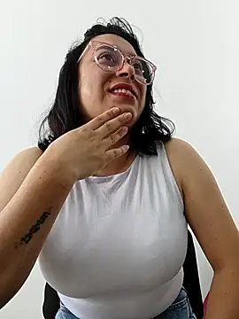 Caroline-17 online show from November 2025 01:29:02 PM