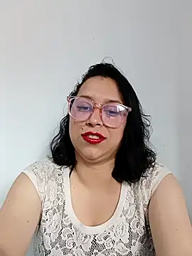 Caroline-17 online show from November 2025 06:10:02 PM