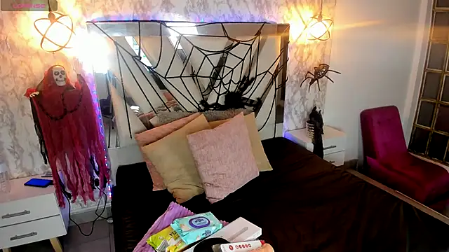 Snapshot of MILA_TTAYLOR chatting on October 2025 05:02:02 PM MILA TTAYLOR online show from October 2025 05:02:02 PM