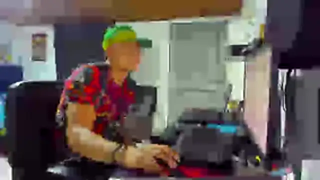 Malek Ivonny online show from November 2025 11:37:02 PM