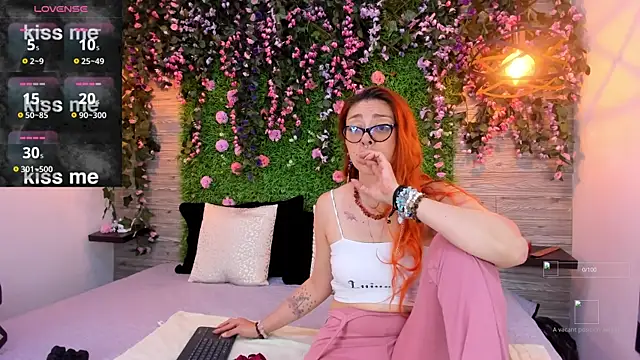 EmilyyRed online show from November 2025 07:19:02 PM