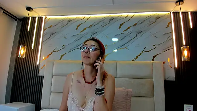 EmilyyRed online show from November 2025 08:21:02 PM