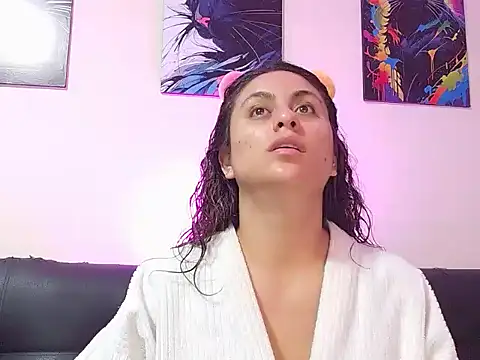 Caroline Jons online show from November 2025 11:43:02 AM