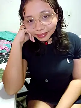 Snapshot of Sapphire024 chatting on October 2025 05:37:01 AM Sapphire024 online show from October 2025 05:37:01 AM