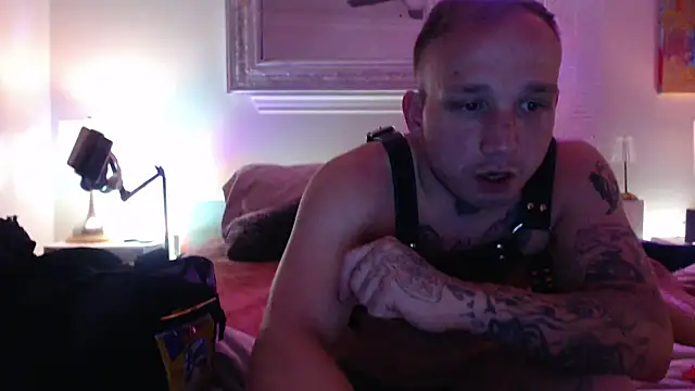 Snapshot of MikeHawke1995 chatting on October 2025 01:22:01 AM MikeHawke1995 online show from October 2025 01:22:01 AM