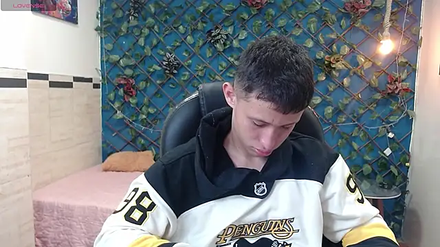 Garuo 18 online show from November 2025 03:16:02 AM