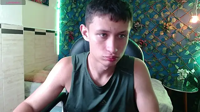 Garuo 18 online show from November 2025 02:55:01 AM