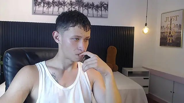 Garuo 18 online show from December 2025 07:08:02 PM