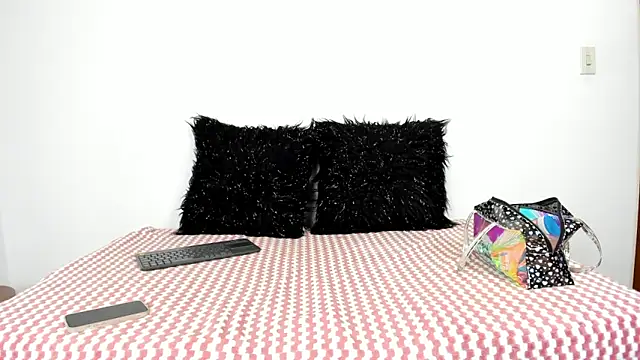 Snapshot of Vanessa_Martinz chatting on October 2025 12:17:02 PM Vanessa Martinz online show from October 2025 12:17:02 PM