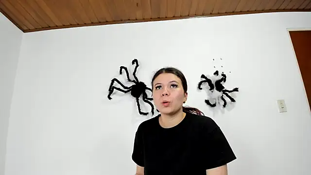 Snapshot of Vanessa_Martinz chatting on November 2025 12:29:02 PM Vanessa Martinz online show from November 2025 12:29:02 PM