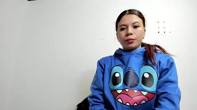 Snapshot of Vanessa_Martinz chatting on November 2025 12:25:01 PM Vanessa Martinz online show from November 2025 12:25:01 PM