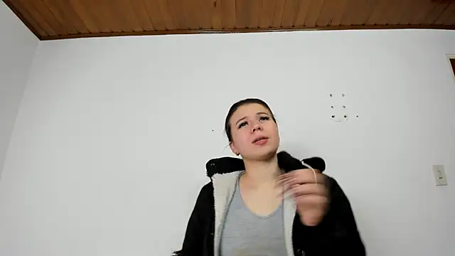 Snapshot of Vanessa_Martinz chatting on November 2025 12:02:02 PM Vanessa Martinz online show from November 2025 12:02:02 PM