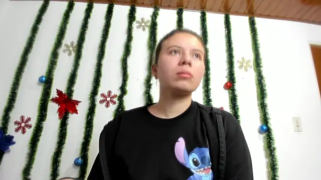 Snapshot of Vanessa_Martinz chatting on November 2025 12:18:01 PM Vanessa Martinz online show from November 2025 12:18:01 PM