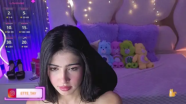 MAIILY TAY online show from January 2026 11:45:02 AM