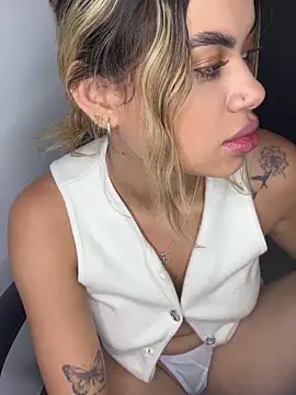 Alanna-foxx online show from November 2025 03:17:01 AM