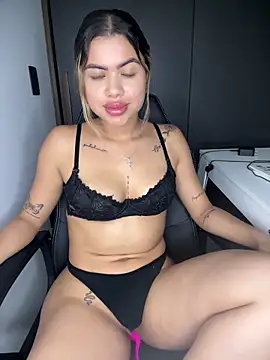 Alanna-foxx online show from November 2025 04:00:01 AM