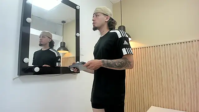 Snapshot of STEINER_01 chatting on October 2025 04:38:01 AM STEINER 01 online show from October 2025 04:38:01 AM