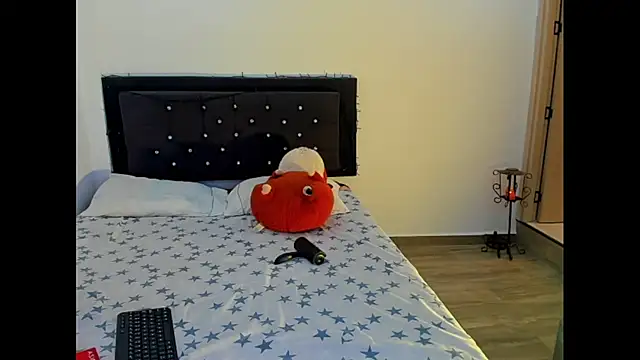 phenixpink22 online show from March 2026 04:22:01 PM