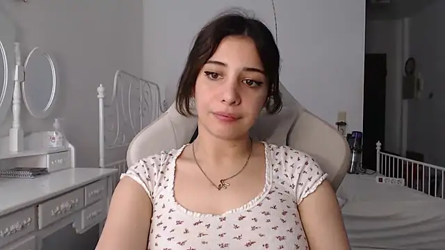 Snapshot of bellefleurrr chatting on June 2026 02:10:02 PM bellefleurrr online show from June 2026 02:10:02 PM