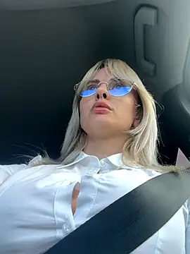 blondegirlx online show from October 2025 11:36:01 AM