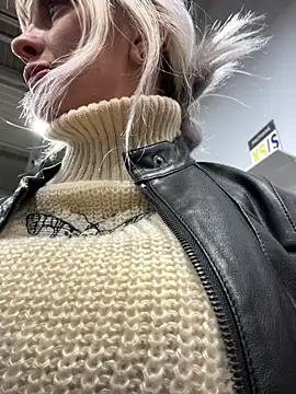 blondegirlx online show from December 2025 03:41:01 PM