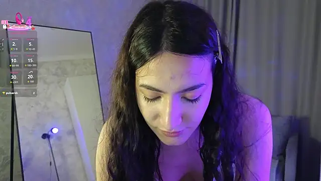 Mulan Lo online show from November 2025 06:43:01 PM