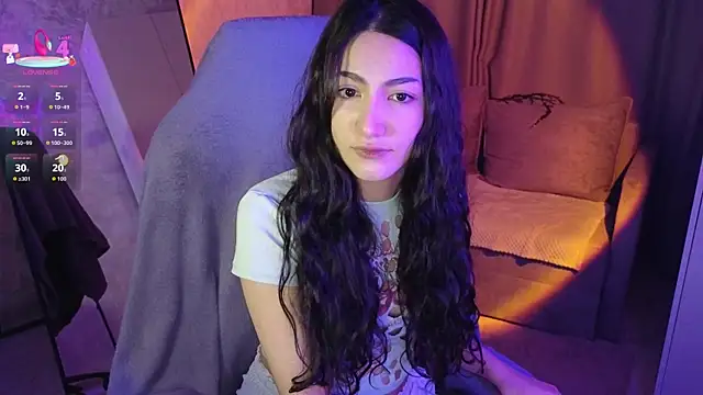 Mulan Lo online show from December 2025 06:45:01 PM