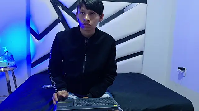 ALEXANDRO BOVER online show from November 2025 07:13:02 PM