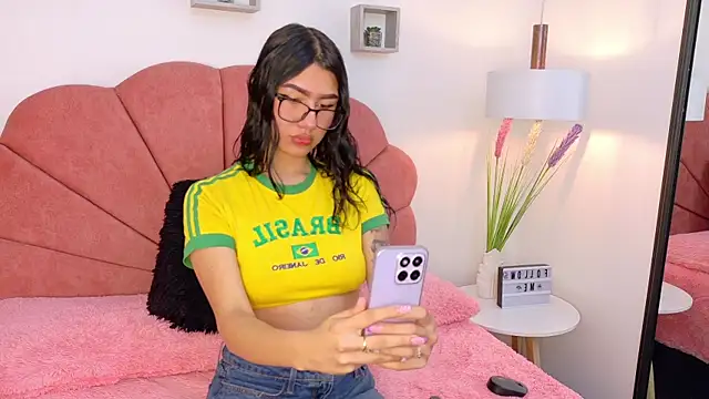 Charlotte Millers online show from November 2025 09:58:01 PM