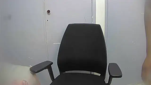 ThePeacheese online show from December 2025 08:04:02 PM