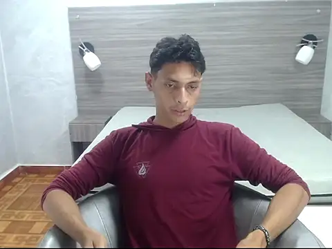 wiltom  online show from November 2025 09:17:02 PM