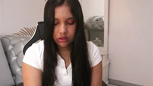 Isabelle Lane online show from March 2026 12:32:01 PM