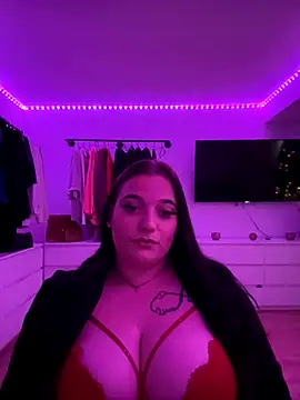 Snapshot of Aksinja05 chatting on November 2025 02:05:02 PM Aksinja05 online show from November 2025 02:05:02 PM