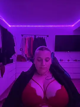 Snapshot of Aksinja05 chatting on November 2025 06:19:02 PM Aksinja05 online show from November 2025 06:19:02 PM