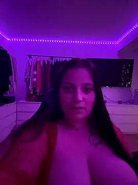 Snapshot of Aksinja05 chatting on November 2025 06:28:02 PM Aksinja05 online show from November 2025 06:28:02 PM