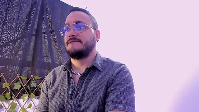 Snapshot of MarkWolfe1 chatting on October 2025 07:18:01 PM MarkWolfe1 online show from October 2025 07:18:01 PM