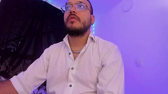 Snapshot of MarkWolfe1 chatting on October 2025 09:50:01 PM MarkWolfe1 online show from October 2025 09:50:01 PM