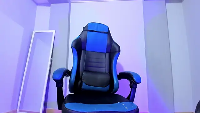 whisper nova online show from October 2025 08:20:01 PM