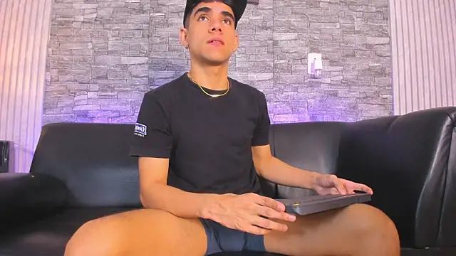 zack joness18 online show from November 2025 03:17:01 AM