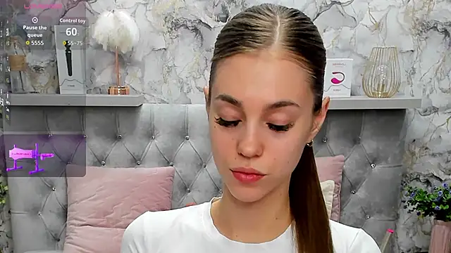 CandysSweet online show from November 2025 01:11:01 AM