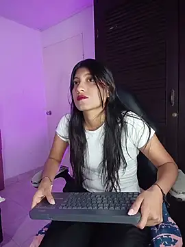 YeseniaRodriguez3 online show from April 2026 12:41:01 PM