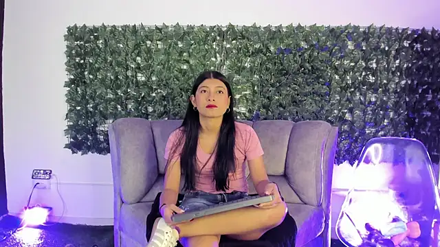 Snapshot of YeseniaRodriguez3 chatting on July 2026 12:46:02 PM YeseniaRodriguez3 online show from July 2026 12:46:02 PM