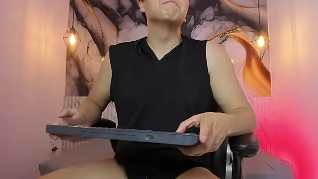 Snapshot of SamLopez1 chatting on October 2025 02:17:02 AM SamLopez1 online show from October 2025 02:17:02 AM