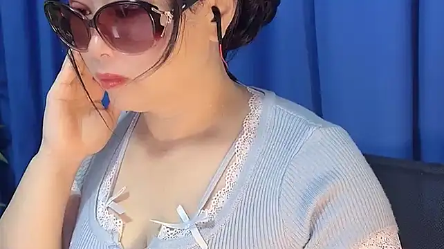 yaoyao22678 online show from December 2025 01:56:02 AM