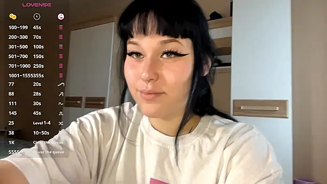 LaurenOveson online show from November 2025 10:16:01 AM