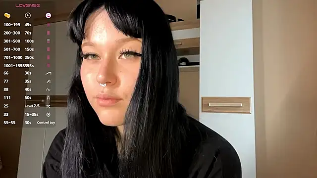 LaurenOveson online show from November 2025 10:16:01 AM