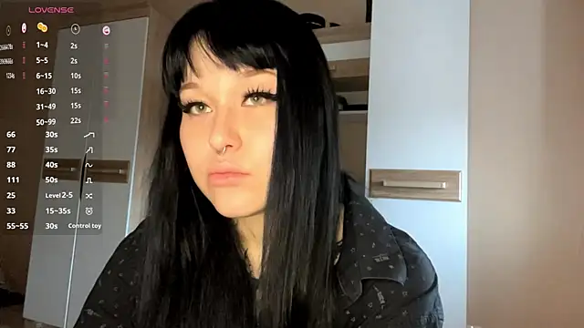 LaurenOveson online show from November 2025 10:26:01 AM