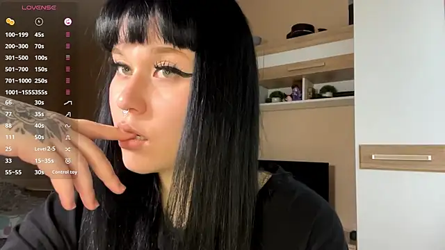 LaurenOveson online show from November 2025 06:23:01 AM