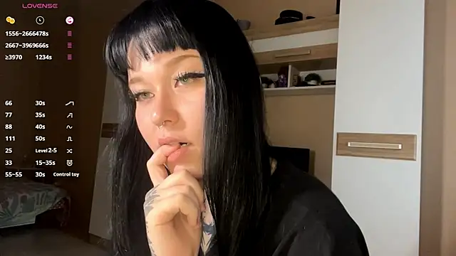 LaurenOveson online show from November 2025 10:20:01 AM