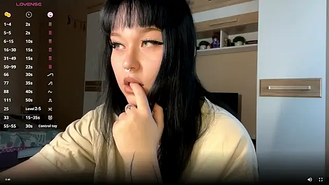 LaurenOveson online show from November 2025 10:26:01 AM